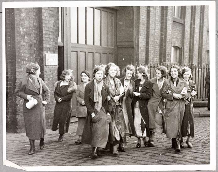 Leaving a Salford Mill, 1936, Bishop Marshall, Daily Herald Archive, ©National Media Museum