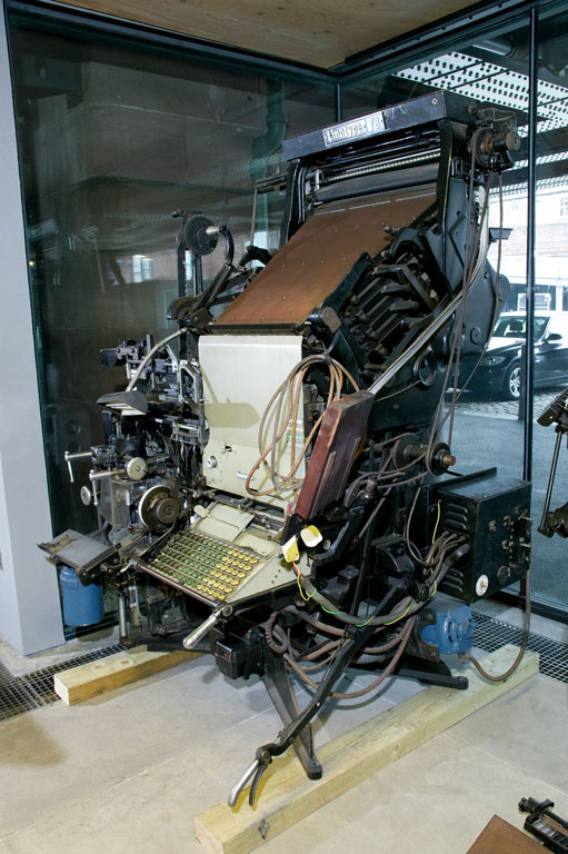 Picture of the Linotype Model 1 linecasting machine