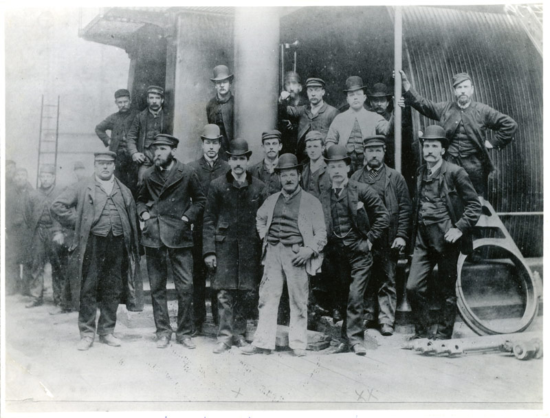 de Ferranti (front row, third from left) with fellow (moustached) workers. c1890–1900