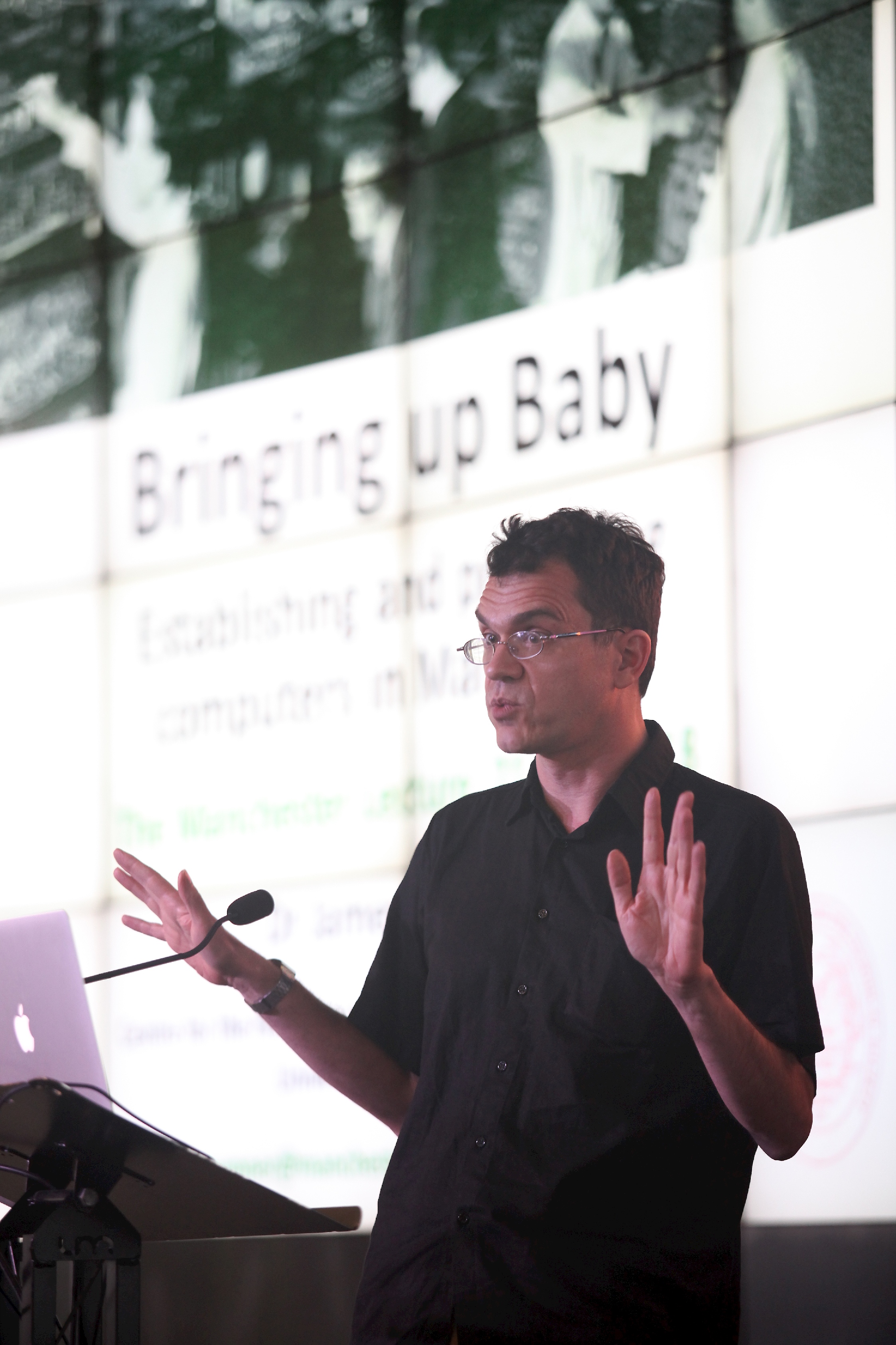 A man presenting to an audience 