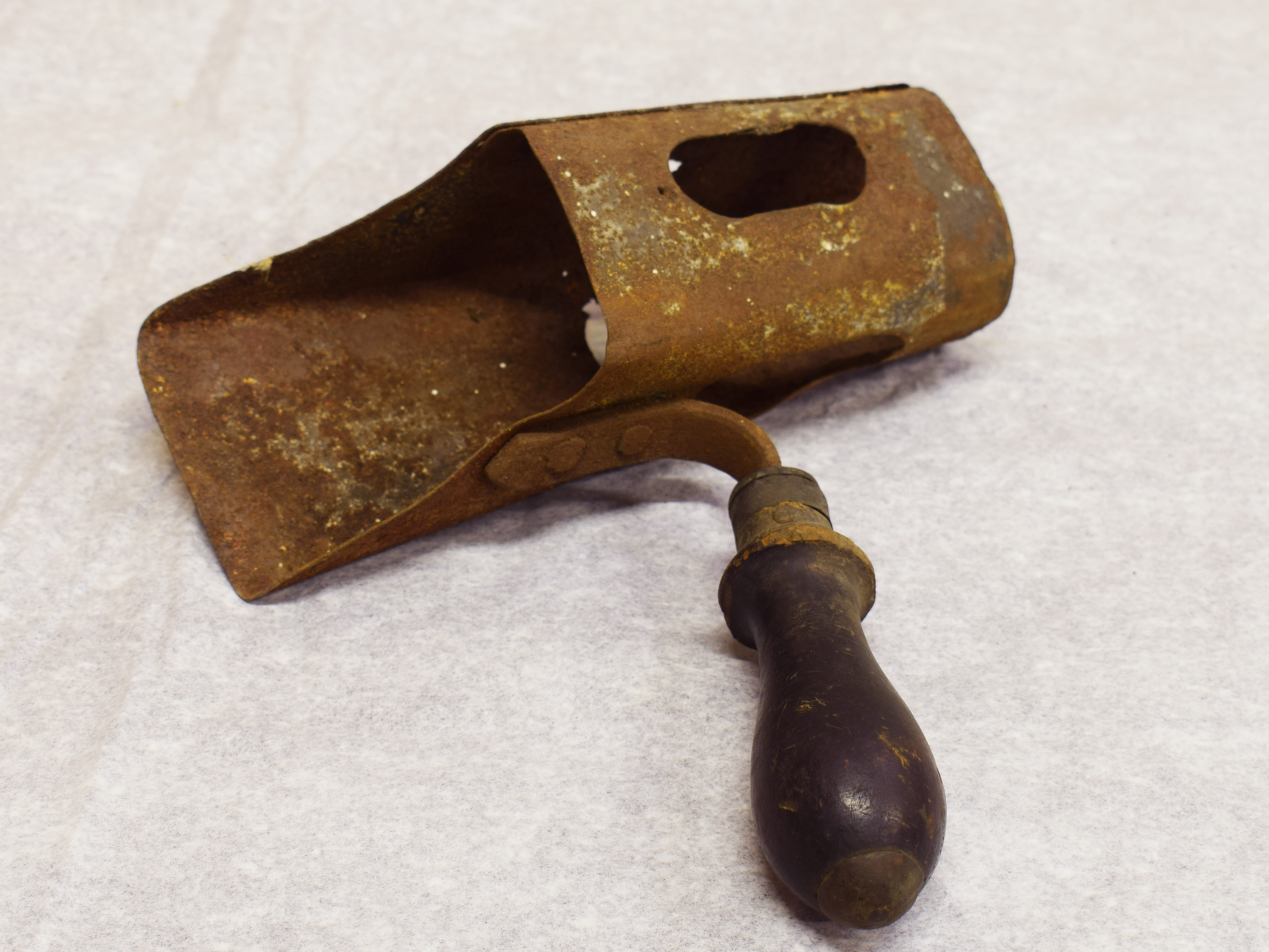 A metal scoop