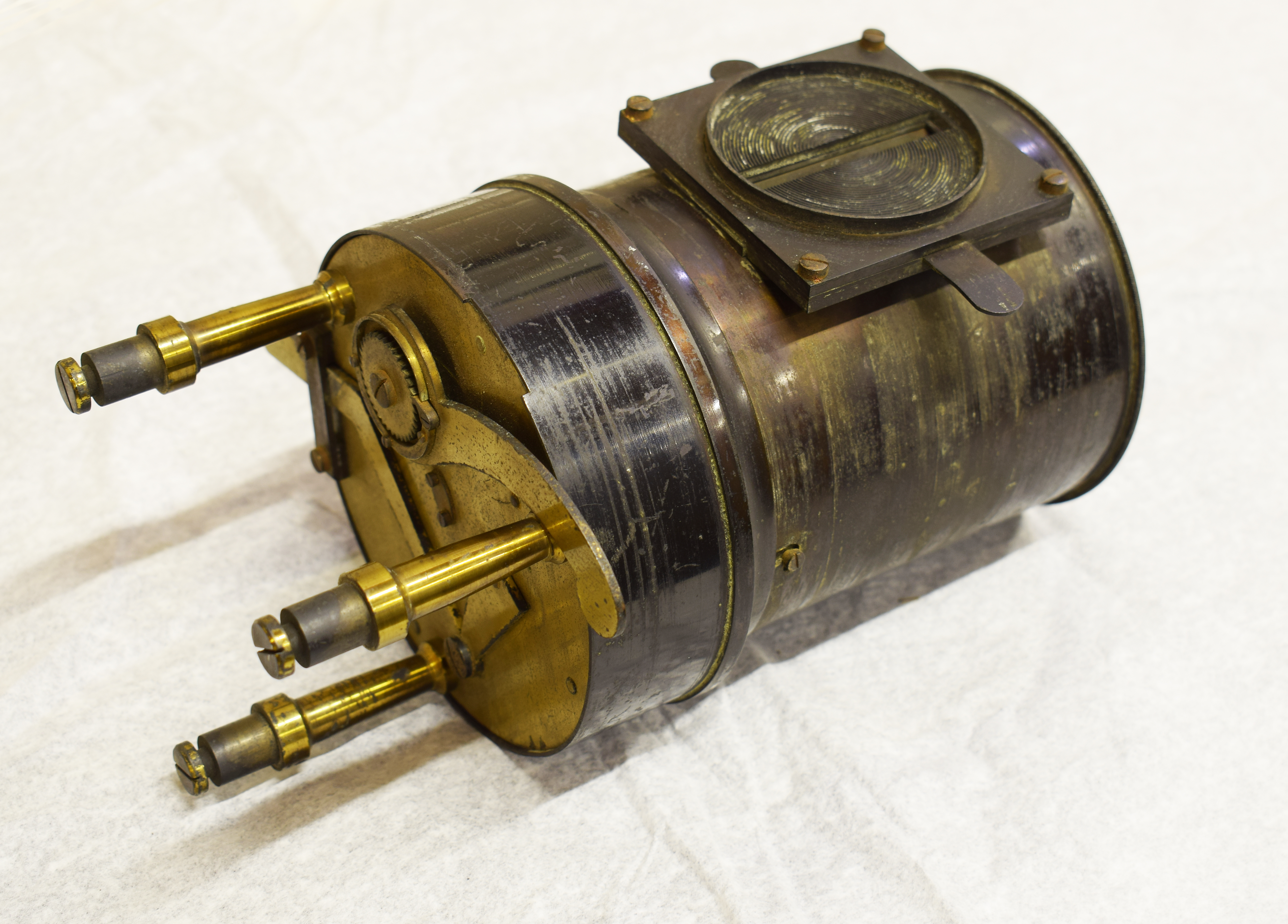 A metal cylindrical mechanical object